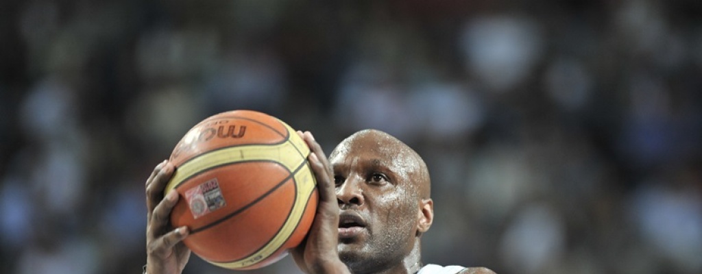 Ex estrella de Lakers Lamar Odom lucha por su vida