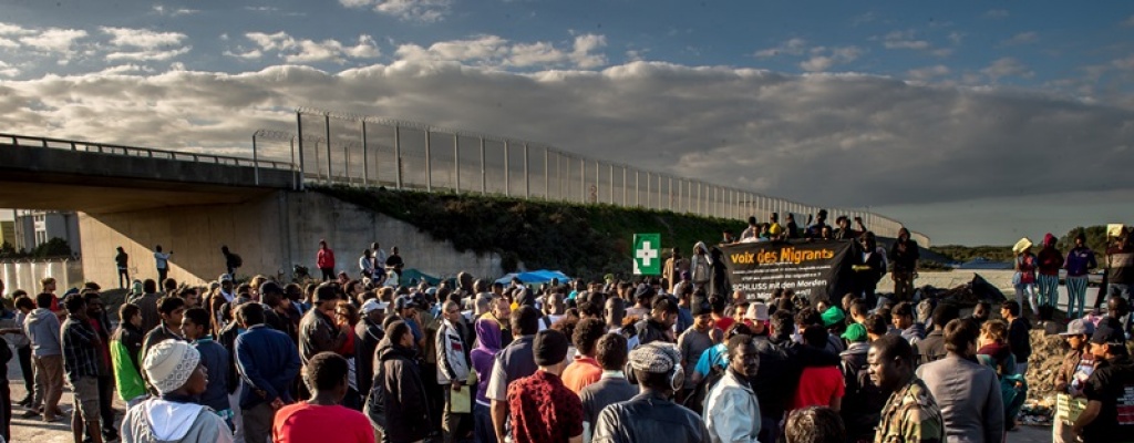 Evacan campamento de migrantes en el norte de Pars