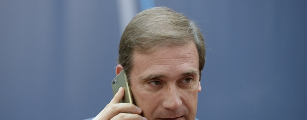 Portugal: Passos Coelho present su Gobierno minoritario de derecha