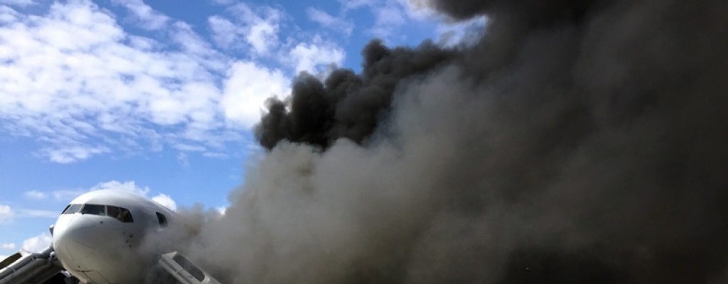 Varios pasajeros heridos tras incendiarse avin en el Aeropuerto de Miami