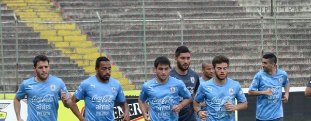 Uruguay comienza a entrenar con plantel completo en Guayaquil