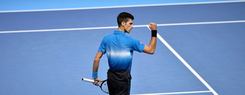 Victorias de Djokovic y Federer en inicio de Torneo de Maestros