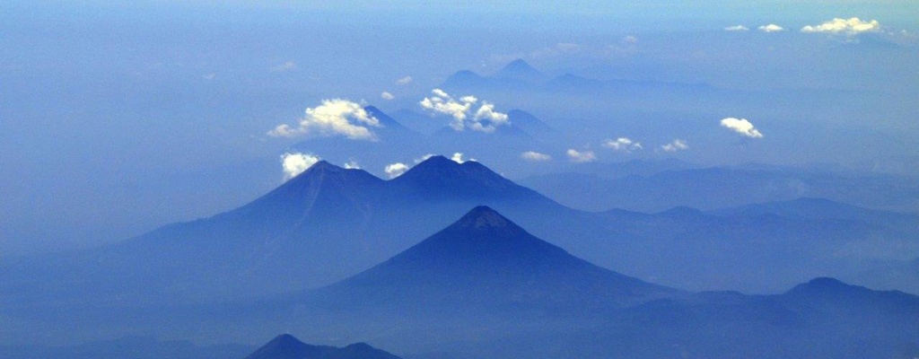 Guatemala alerta por erupciones de volcanes Fuego y Santiaguito