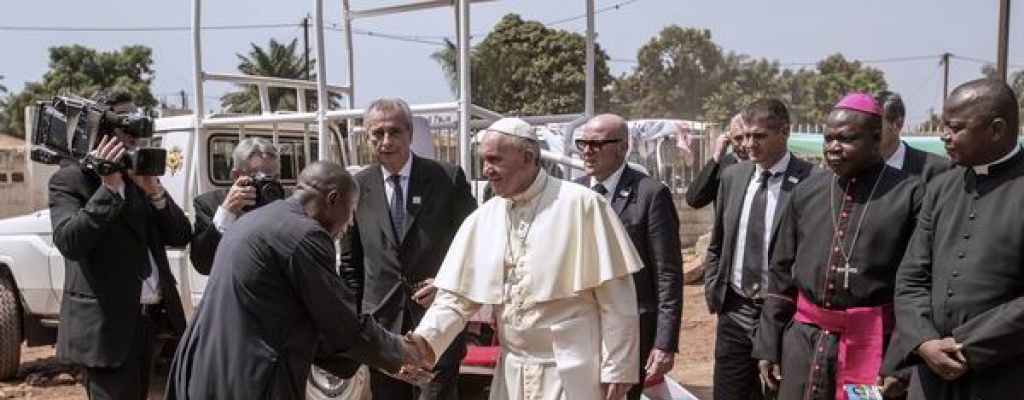 Papa llama en Repblica Centroafricana a resistir "al miedo al otro"