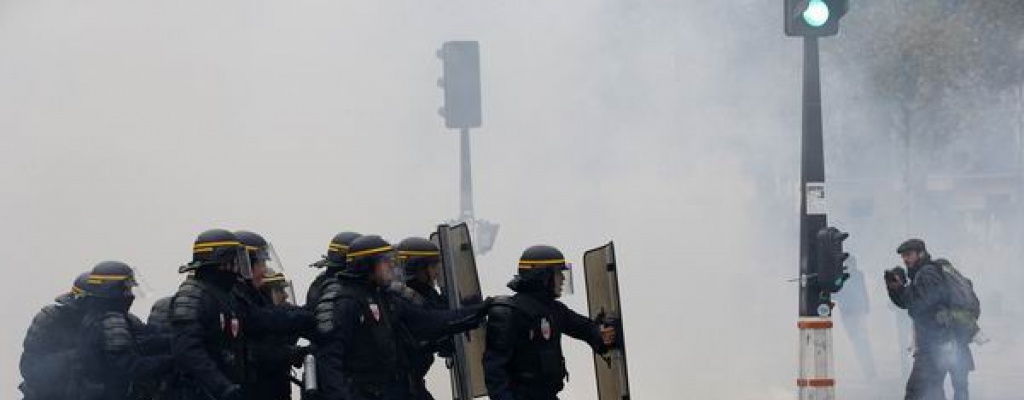 Polica francesa enfrent marcha en Pars contra la prohibicin de manifestarse
