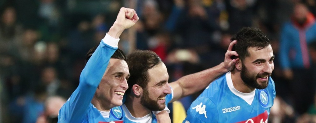 Napoli derrot al Inter con goles de Higuan y es lder de la Serie A