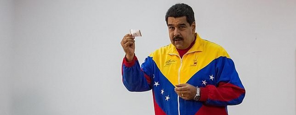 Venezolanos votan en parlamentarias que amenazan hegemona chavista
