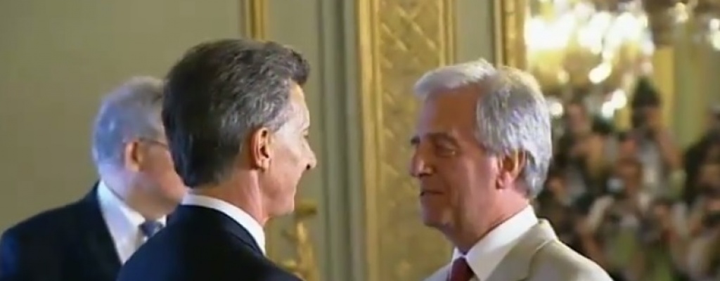 Efusivo abrazo entre Macri y Vzquez