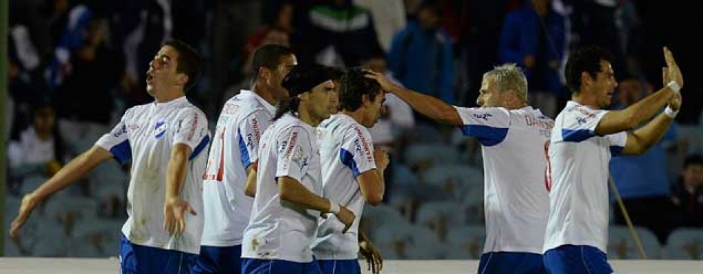 Nacional cay� ante Deportivo La Coru�a por 3 a 0 