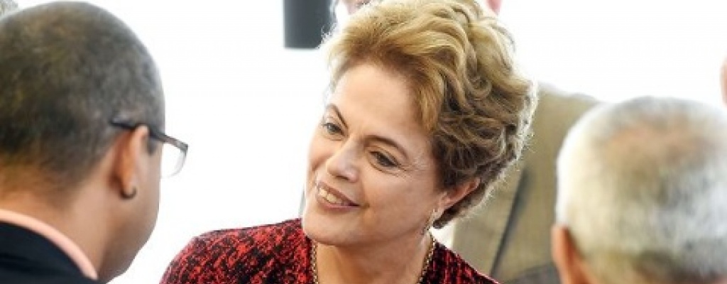 Rousseff sobrevuela zonas inundadas en sur de Brasil