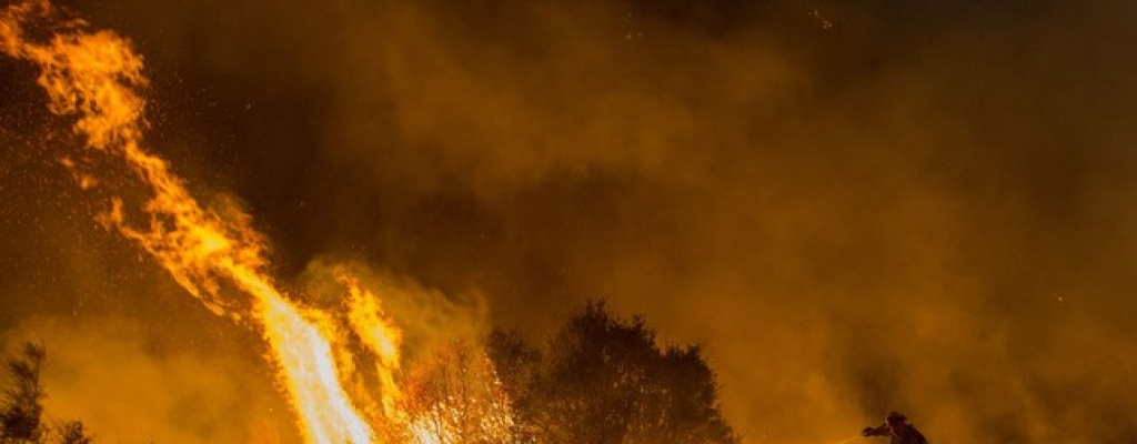 Los bomberos luchan contra ms de un centenar de incendios en el norte de Espaa