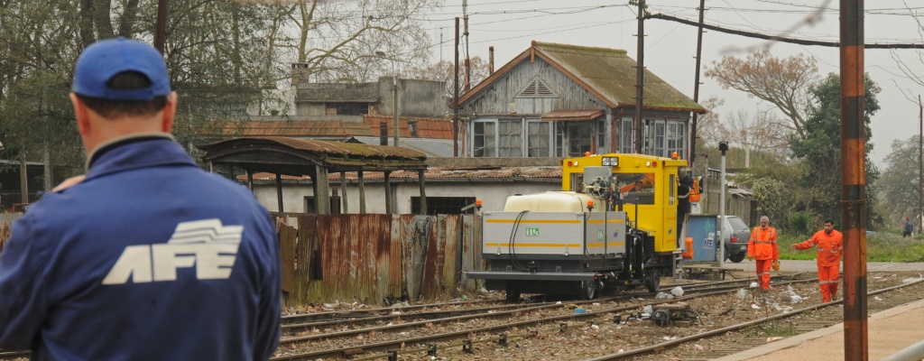 Tren de AFE embiste mnibus de Cutcsa; hay heridos
