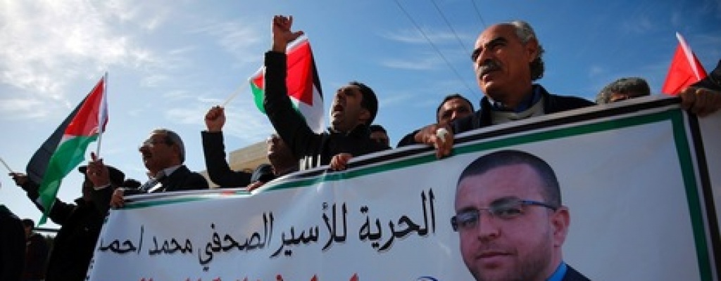 Tribunal supremo israel� mantiene encarcelado a periodista palestino en huelga de hambre