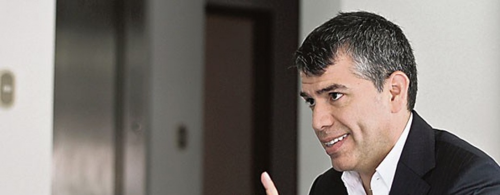 Guzm�n, segundo en los sondeos en Per�, dice ser el �nico que puede vencer a Keiko Fujimori