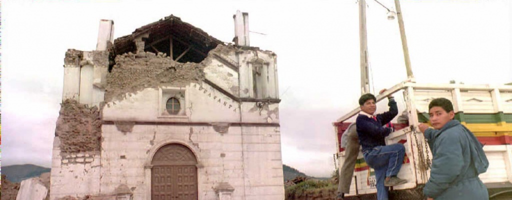 Temblor en Quito dej� dos muertos, cancelaci�n de vuelos y evacuaciones en edificios