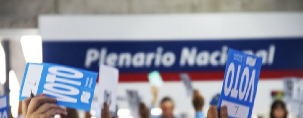 Plenario del FA respald a Sendic 