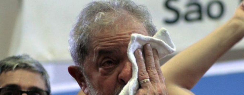 Mientras justicia define si lo encarcela, Lula acepta cargo en gobierno de Dilma para protegerse