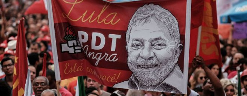 Miles manifiestan en Sao Paulo contra impeachment a Rousseff