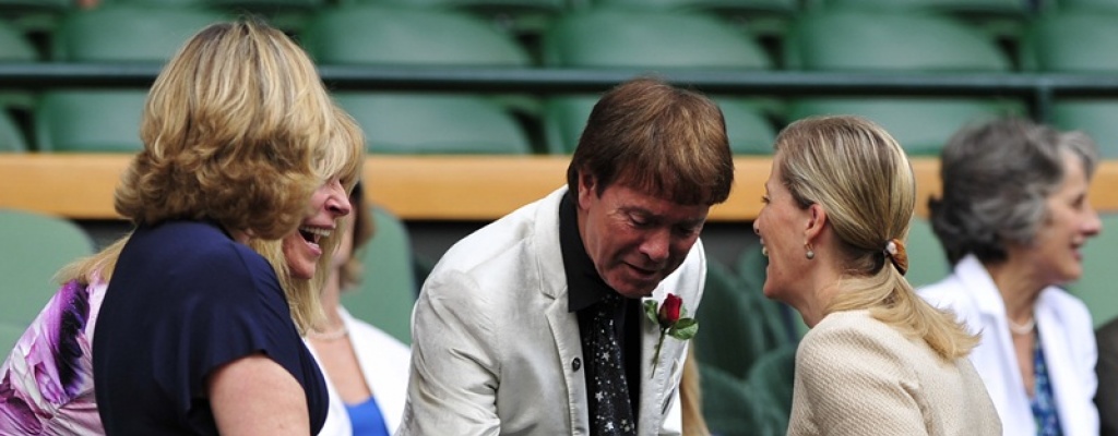 Registran casa de Cliff Richard por denuncia de abusos sexuales a menor