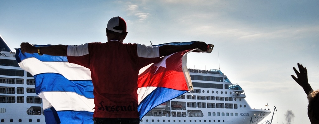 Atraca en La Habana el primer crucero entre EE.UU y Cuba en medio siglo