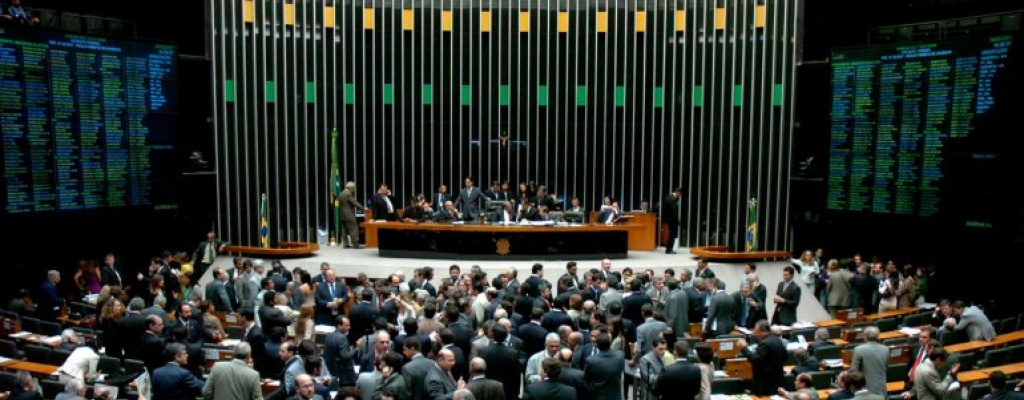 Corte suprema de Brasil suspende mandato al presidente de Cmara de Diputados
