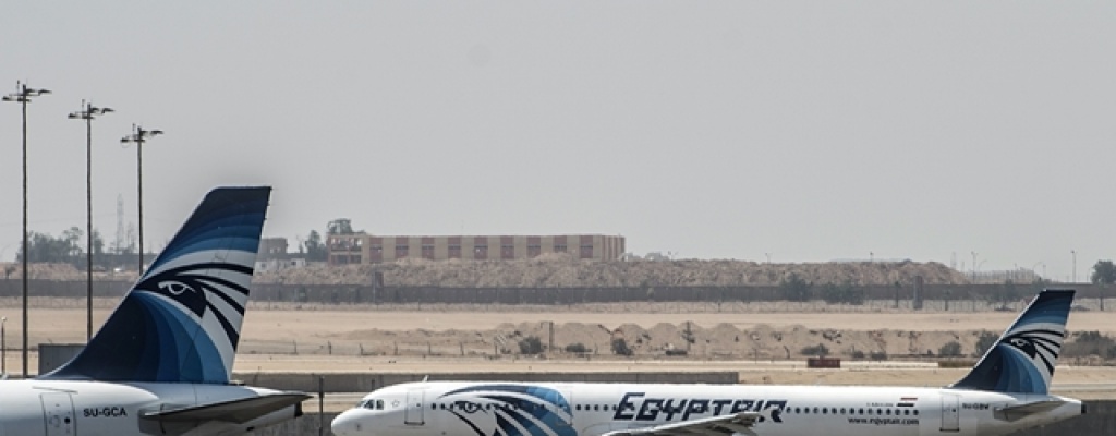 Las fuerzas armadas egipcias anuncian haber encontrado restos del avi�n de EgyptAir