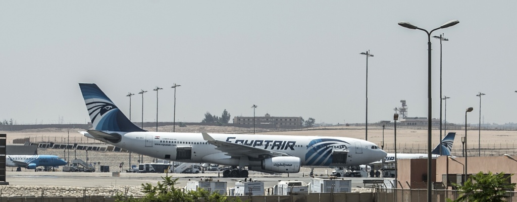 Buscan activamente las cajas negras del avi�n de EgyptAir