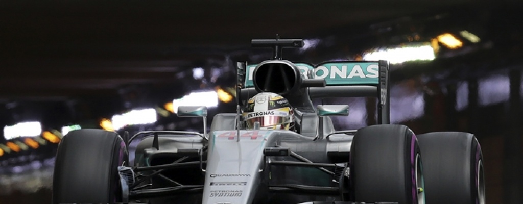 Hamilton gan� en Monaco y primer podio para P�rez