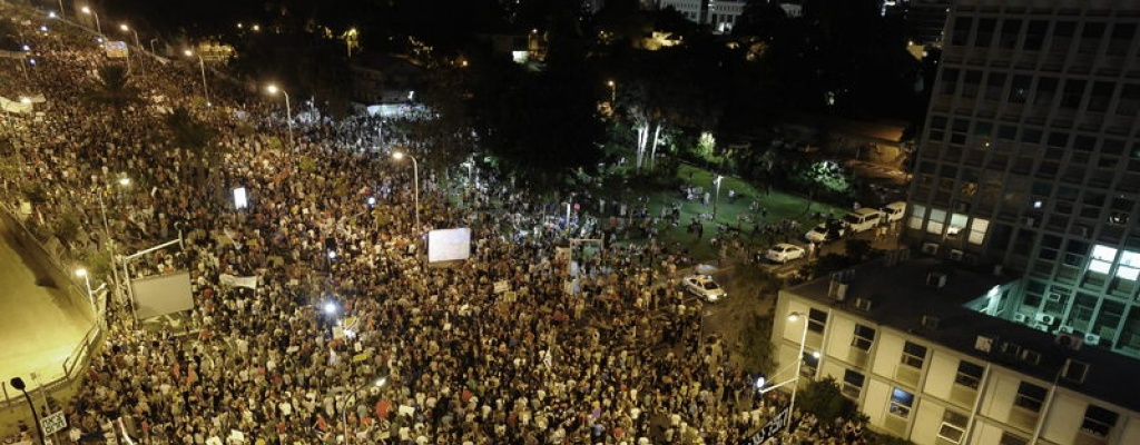Miles de manifestantes en Tel Aviv piden negociar con la Autoridad Palestina