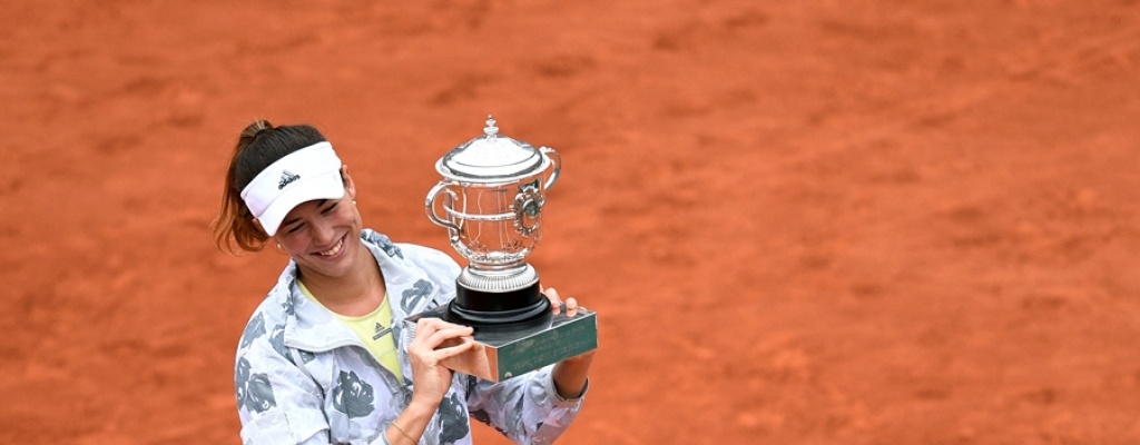 Garbi�e Muguruza supera a Serena Williams y levanta Roland Garros