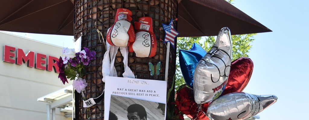 Phoenix levanta un improvisado monumento para recordar a Mohamed Ali 