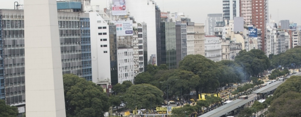 Argentina: taxistas "al borde del knock out" paralizan Buenos Aires contra Uber