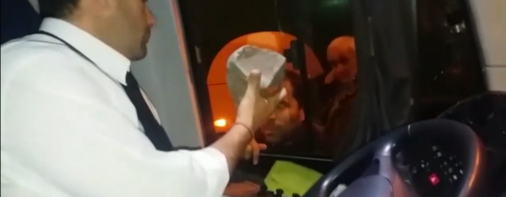 Apedrearon a tres �mnibus en los accesos a Montevideo 