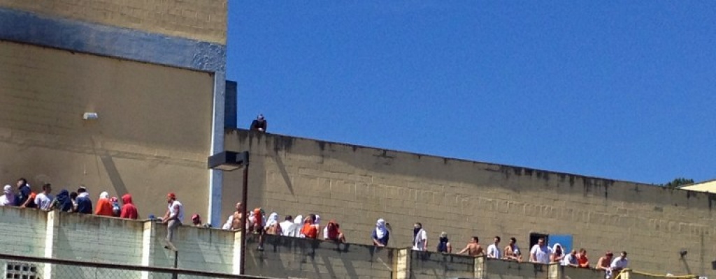 Banda armada invade hospital de Rio para rescatar a un preso y deja un muerto