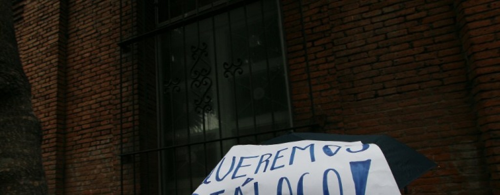 Miles de maestros marchan en M�xico tras "masacre" en choque con polic�as