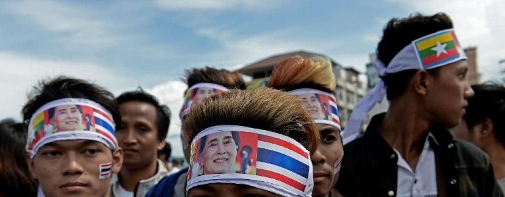 Aung San Suu Kyi se re�ne con migrantes durante visita a Tailandia