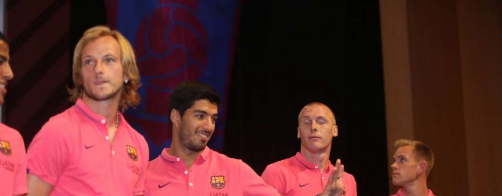 Su�rez fue presentado junto al resto de los fichajes del Barcelona