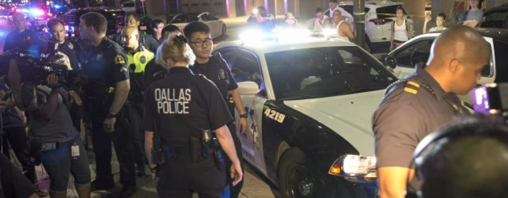 Francotiradores matan a cinco polic�as en Dallas en manifestaci�n antirracista