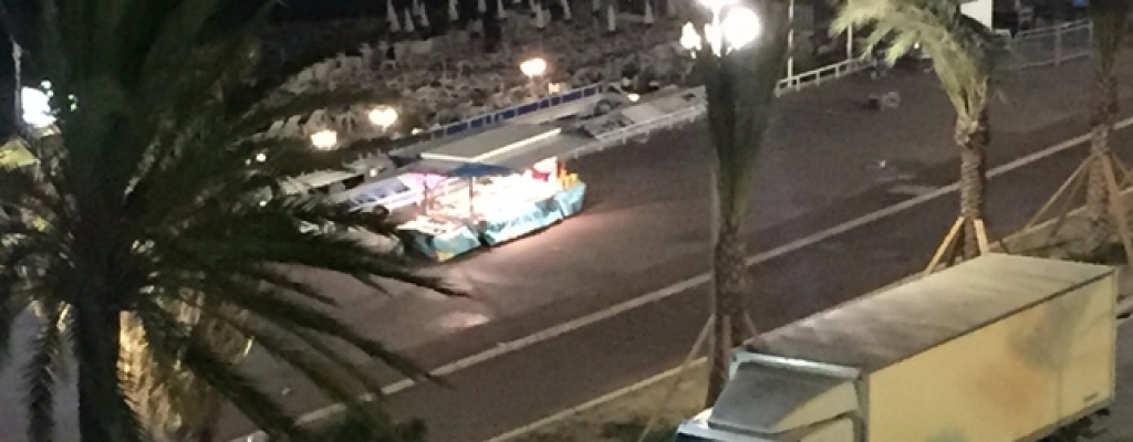 Un cami�n deja al menos 60 muertos en Francia