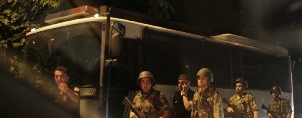 Turqu�a detiene a 26 generales y anuncia que no habr� "venganza"