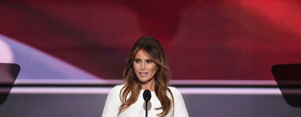 Autora del discurso de Melania se disculpa por citar frases de Michelle