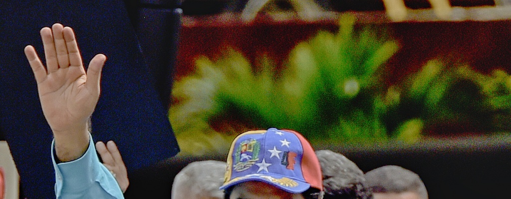 Chavismo busca desarmar a la oposici�n en batalla por referendo contra Maduro