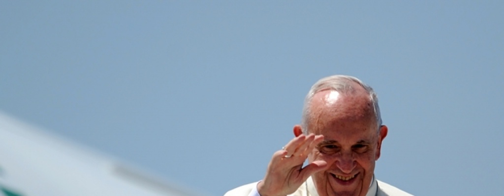 Papa llega a Polonia conmovido por el asesinato yihadista de un cura en Francia