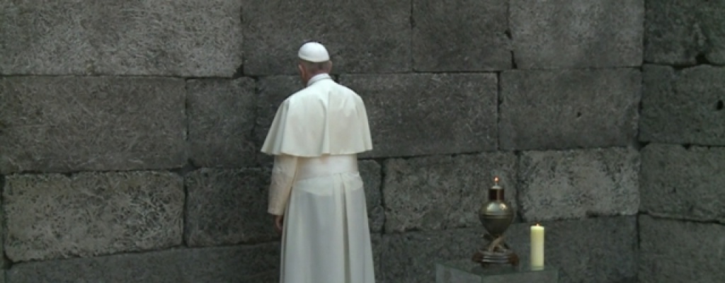 El papa reza en Auschwitz por las v�ctimas de los nazis y se re�ne con supervivientes