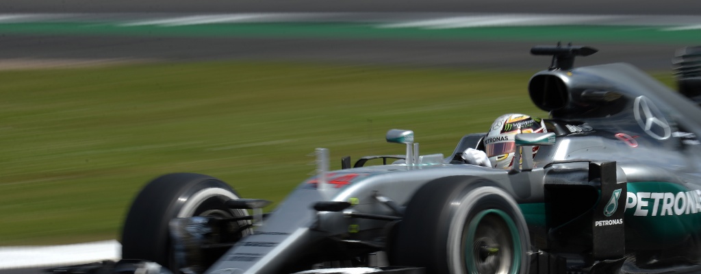 La F1 libera las conversaciones de radio, y pospone a 2018 la protecci�n de la cabina