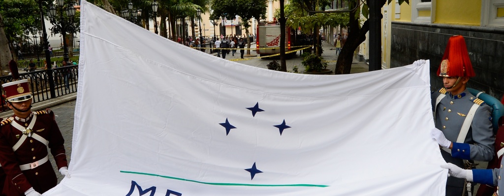 Venezuela iza bandera del Mercosur para asumir presidencia pese a rechazo de socios