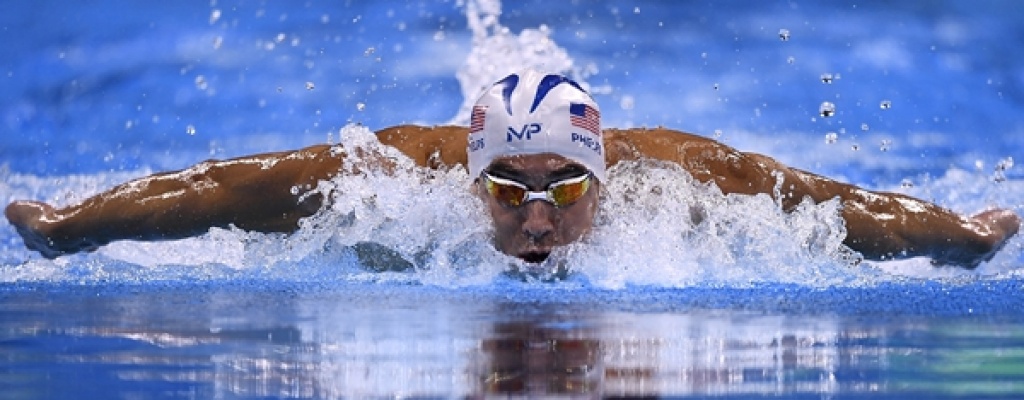 Guardando energ�as, Phelps en la semi de los 100m mariposa