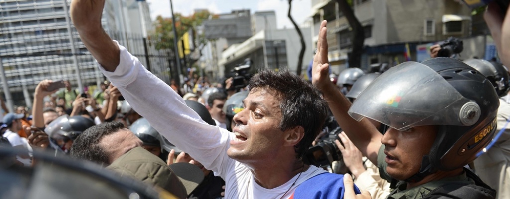 Opositor venezolano Leopoldo L�pez seguir� preso tras confirmarse su sentencia