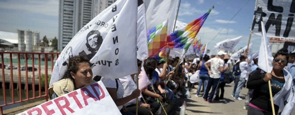 Un cura y tres activistas inician huelga de hambre por dirigente social presa en Argentina