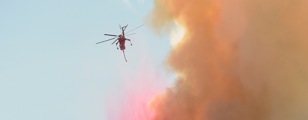 17.000 bomberos combaten incendios forestales en EEUU